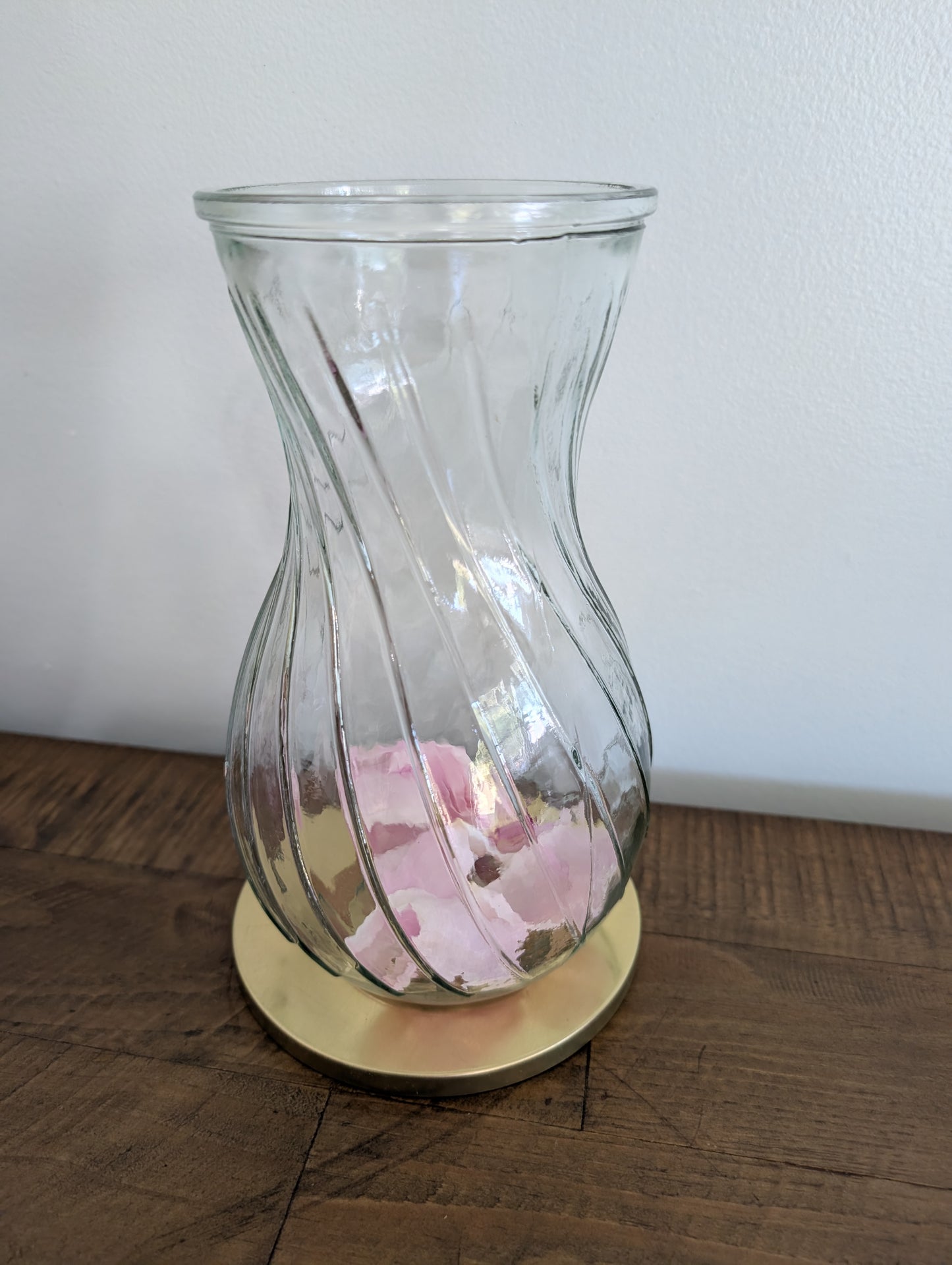 Center Choke Spiral Ribbed Vase