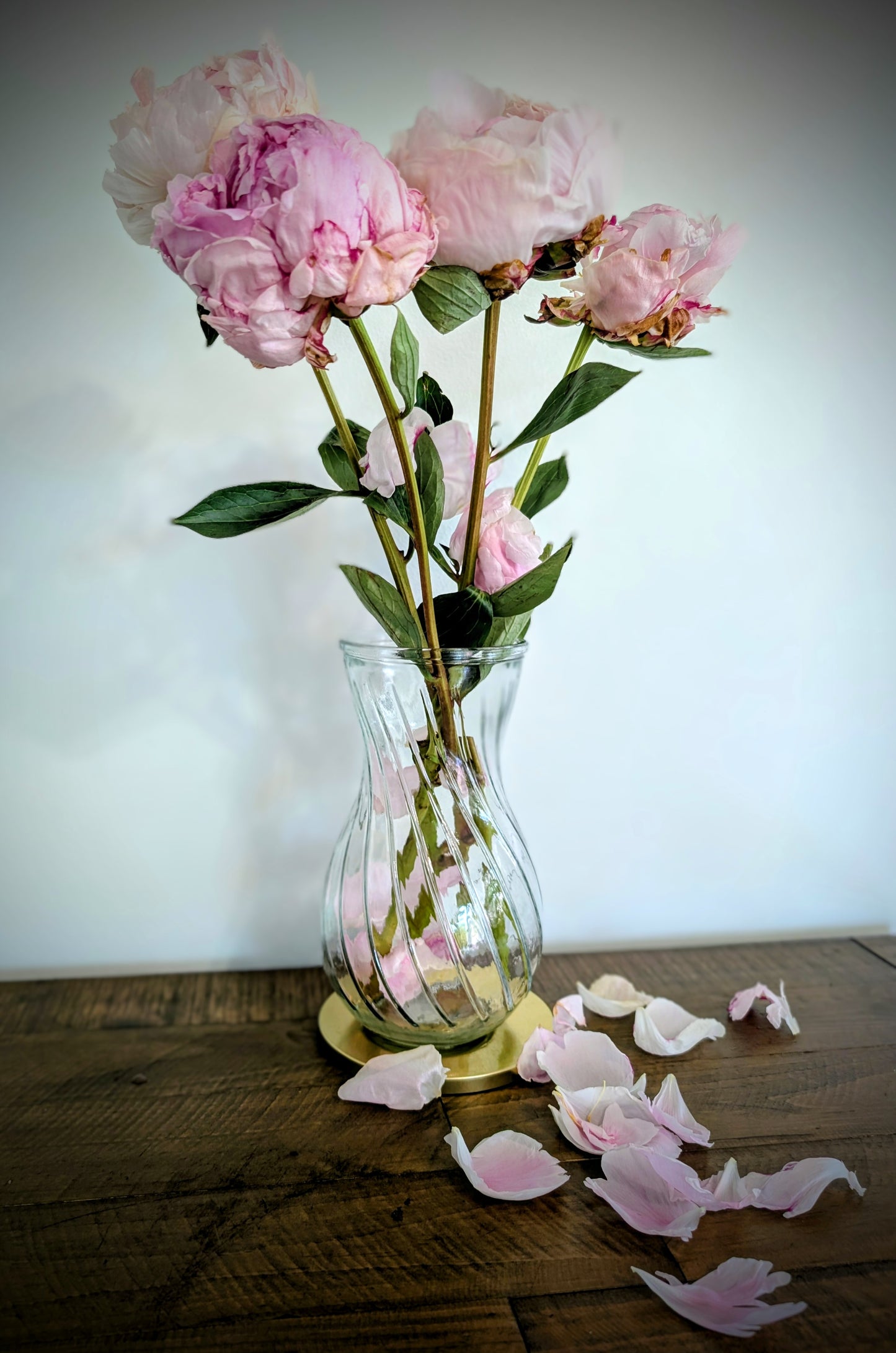 Center Choke Spiral Ribbed Vase