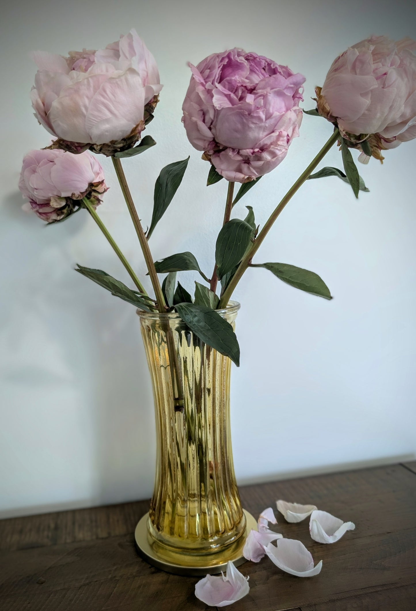 Golden Citrine Hourglass Ribbed Glass Vase
